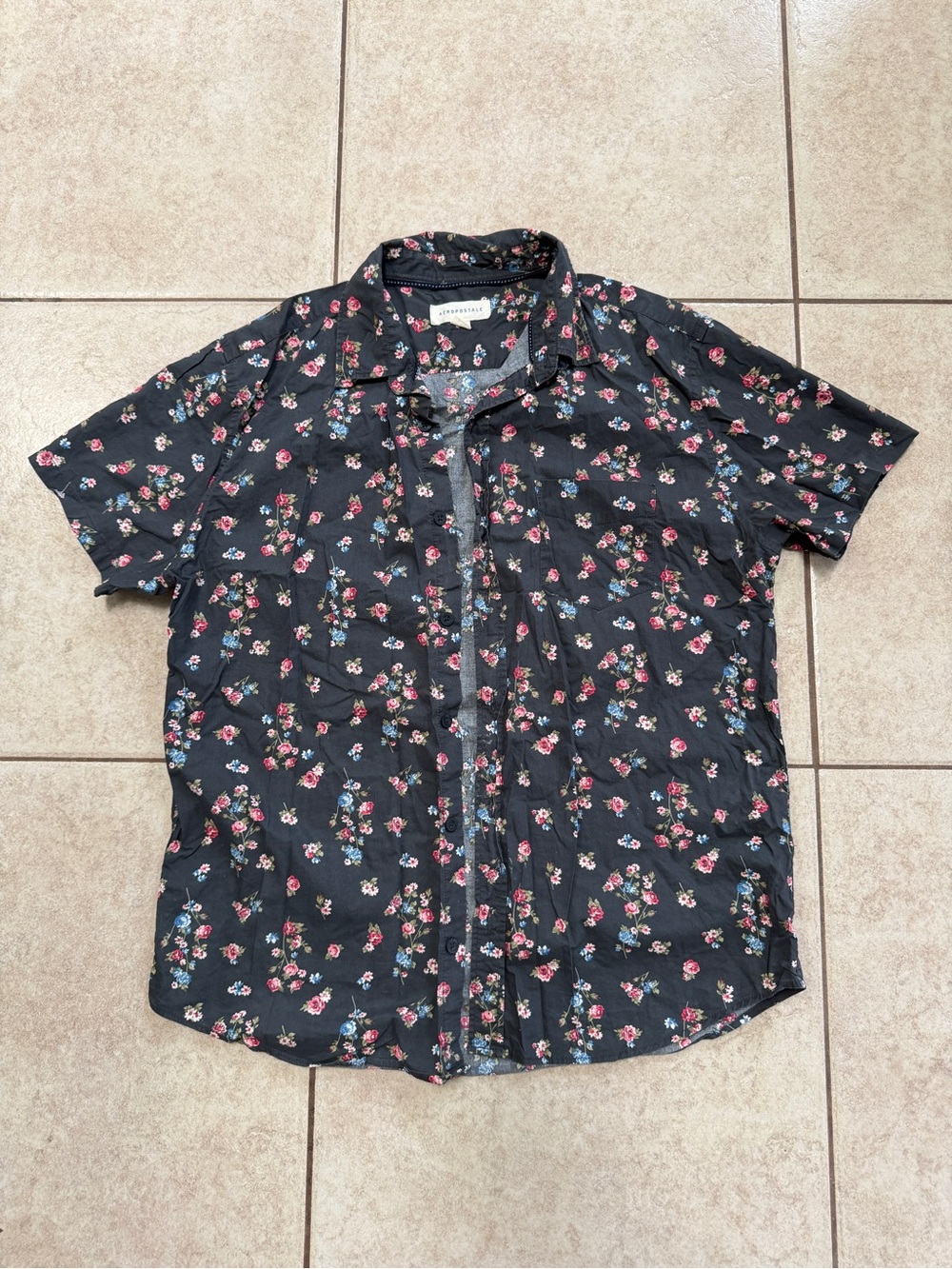 Aeropostale Men's Floral Short Sleeve Button-Down Shirt - Size L, Black/Navy